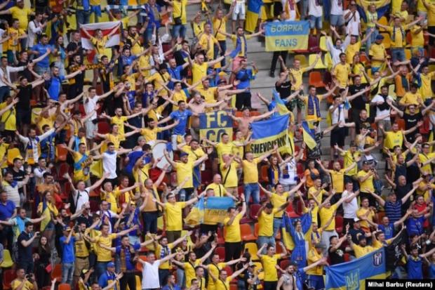 «Синьо-жовтий сектор»: так українські вболівальники підтримували свою команду