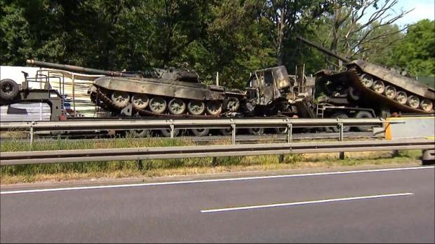 У Польщі, під час транспортування, згоріло два танка Т-72