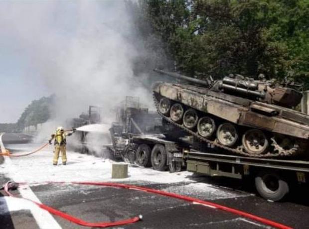 У Польщі, під час транспортування, згоріло два танка Т-72. Зображення: WSZCZECINIE.PL