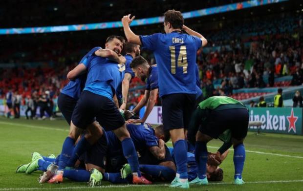 Фото: Італія святкує другий гол у ворота Австрії (uefa.com)