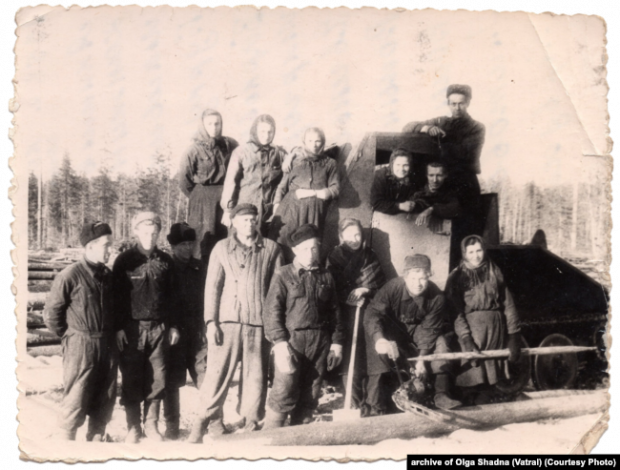 Робота депортованих на лісоповалі. 1958–1959 роки (фото: з приватного архіву Ольги Шадної (Ватраль)