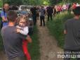 Голодна, заплакана та замурзана ночувала в полі: На Тернопільщині знайшла живою на неушкодженою 2-річну дівчинку