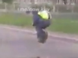 У Києві помітили чоловіка, який розігнався на моноколесі до 60 кілометрів на годину (відео)