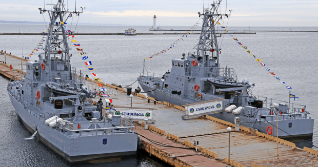 В складі ВМС України є два патрульні катери типу Island - P190 "Слов'янськ" та Р191 "Старобільськ", озброєння яких потребує модернізації