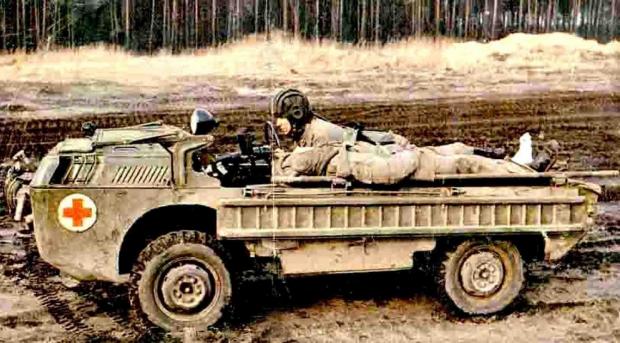 Аби знизити силует ЛуАЗ-967, у бойових умовах водій міг опустити кермо і лягти за ним на розкладене сидіння