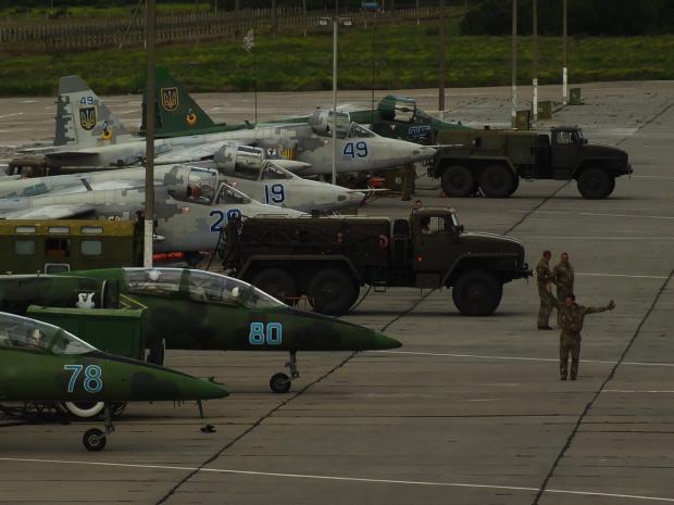 Літаки 299 бригади поставлені на стоянку після чергової льотної зміни