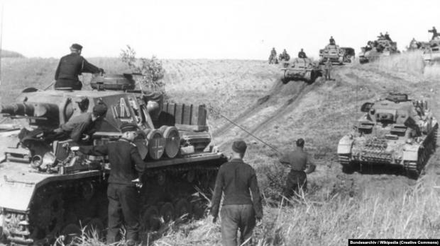Німецькі танки Panzer IV і Panzer II 