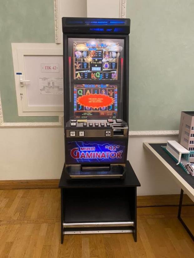 В Офісі президента встановили ігровий автомат, - журналіст Кравець 01