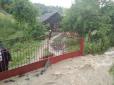 Сильні зливи принесли хаос на Закарпаття: Підтоплено будинки, зруйновано дороги