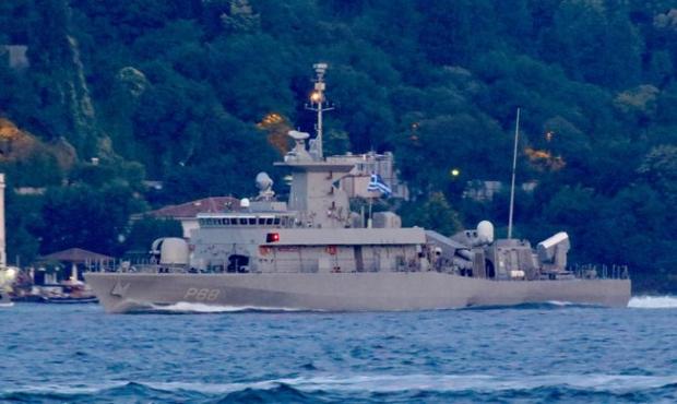 Катер ВМС Греції Ypoploiarchos Daniolos перетнув Босфор 10 липня