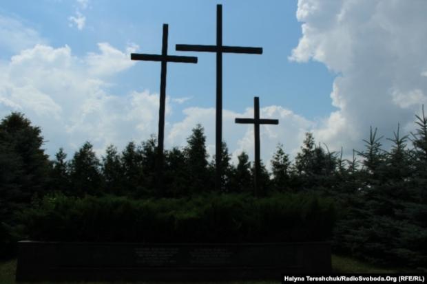 Хрести на місці вбивства поляків Павлівці