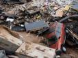 Армагедон у Німеччині: З-під води стирчать лише верхівки дзвіниць, потоки зносять будинки, фургони та дерева, люди ночують на дахах своїх будинків