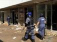 Дефіцит продуктів, стрілянина та підпали магазинів: Українці, які опинилися в центрі хаосу в ПАР, розповіли моторошні подробиці (відео)