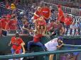 У Вашингтоні матч Головної ліги бейсболу перервали через стрілянину. Глядачі в паніці тікали через паркан (відео)