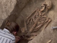 Мамай-Гора вкотре порадувала археологів: На Запоріжжі виявили рідкісне поховання ординського воїна 15 століття (відео)