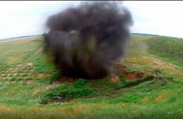 Випробування 155 мм артилерійського боєприпасу виробництва ДАХК «Артем». Фото: Facebook/ДАХК «Артем»