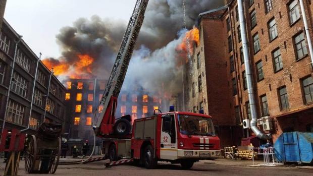 У Санкт-Петербурзі 25 липня 2021 спалахнула масштабна пожежа