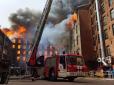 Рідне місто Путіна у вогні: Масштабна пожежа поглинуло багатоповерхівку в центрі культурної столиці РФ (відео)
