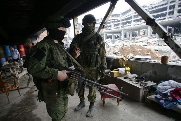 Проросійські бойовики в донецькому аеропортуФото: Getty images