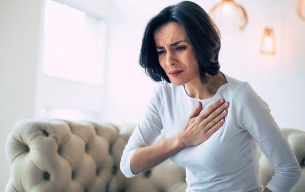 Серцевий напад у жінок: лікарі назвали ознаку, яка з'являється за місяць