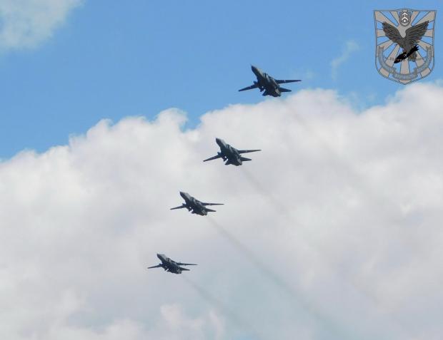 Проліт ланки чотирьох літаків Су-24М, фото - прес-служба 7 бригади тактичної авіації