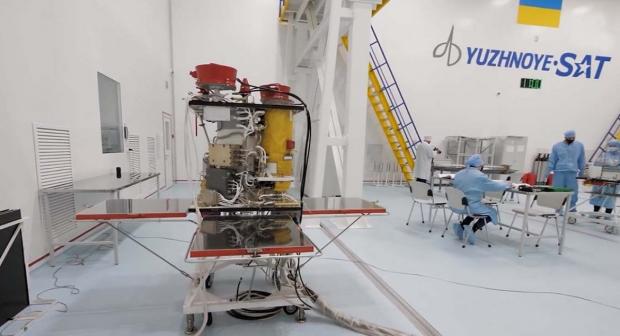 Ну а поки до запуску у грудні цього року готується український космічний апарат дистанційного зондування землі
