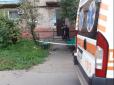 Поранив поліцейських та перелякав сусідів: У Кривому Розі чоловік підірвав у дворі гранату, йому відірвало ногу (фото, відео)