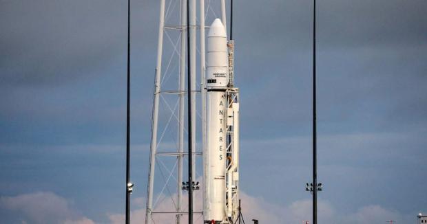 США запустили ракету Antares розроблену спільно з Україною. Ракета-носій Antares. Фото: NASA/Terry Zaperach
