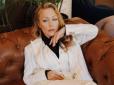 Спокуслива білявка на шкіряному дивані: Тіна Кароль у шикарному костюмі знялася у цікавій фотосесії