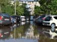 Авто пливуть по дорогах: Одесу накрили потужні дощі (відео)