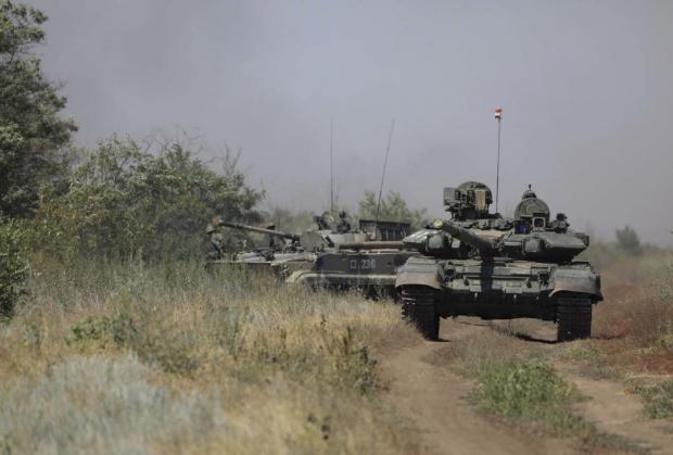 Танк Т-90А та бойова машина БМП-3 зі складу 20-ї дивізії ЗС Росії Фото: міноборони Росії