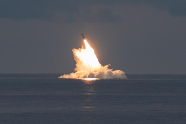 Пуск балістичної ракети Trident II D5LE. Фото: ВМФ США