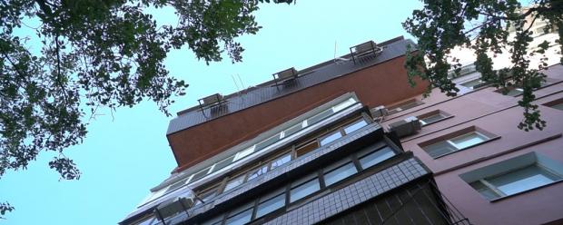 Балкон, який нагадує трупу помітили в Дніпрі (suspilne.media)