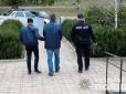 Раніше вже скоював схожий злочин: На Одещині чоловік посеред вулиці зарубав пенсіонерку сокирою (фото, відео)