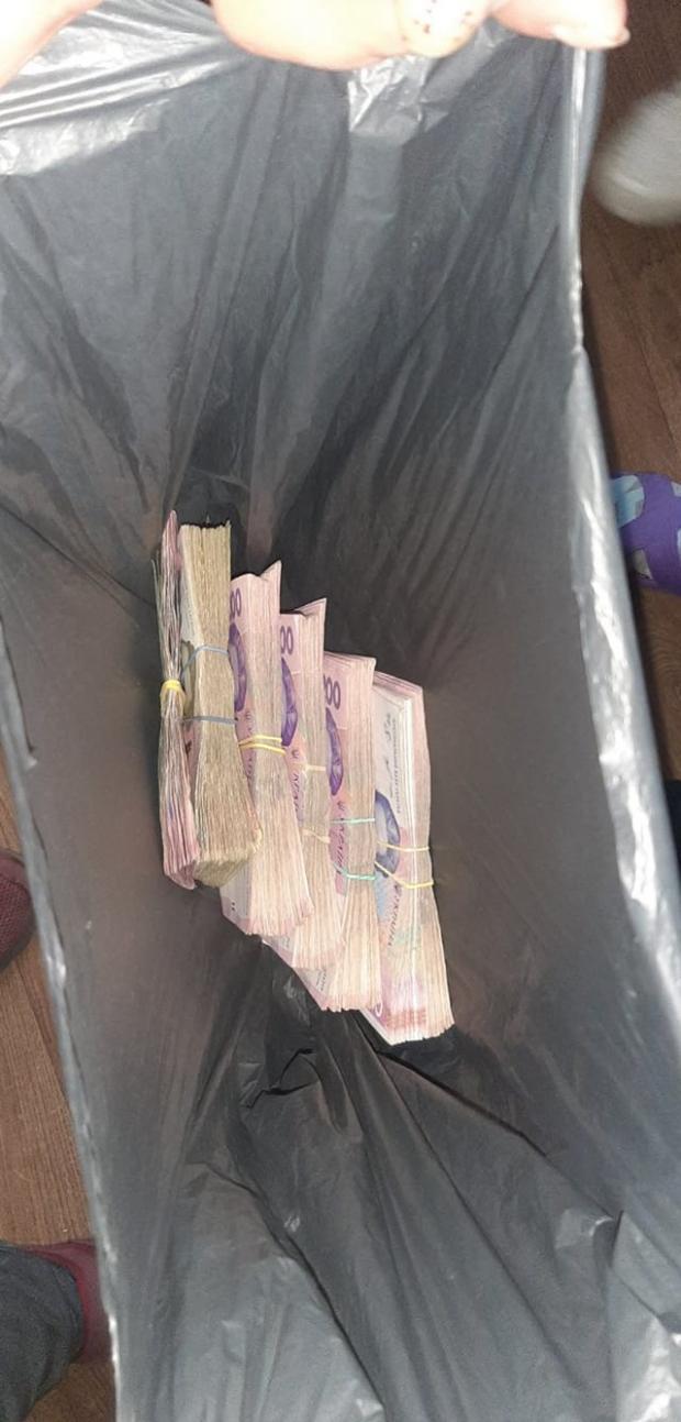 У Бердянську зоозахисник знайшла власника пакету з грошима і повернула усі кошти (фото: facebook.com/valentina.mamay)