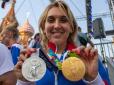 Втрутились впливові сили: Олімпійській чемпіонці повернули вкрадені медалі, додавши коробку цукерок і записку з вибаченнями