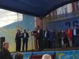 Тут би і Азаров заплакав: Міський голова на Одещині не зміг прочитати промову українською (відео)