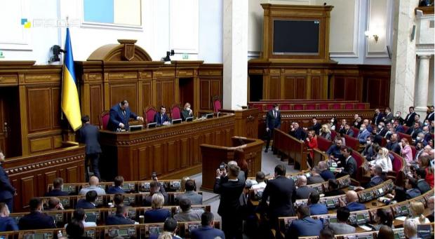 Під час розгляду питання про відставку Разумкова головував Гетманцев. Фото: скріншот з відео.
