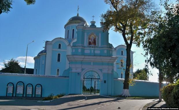 Мури і брама Успенського собору у Володимирі-Волинському. Сучасний вигляд