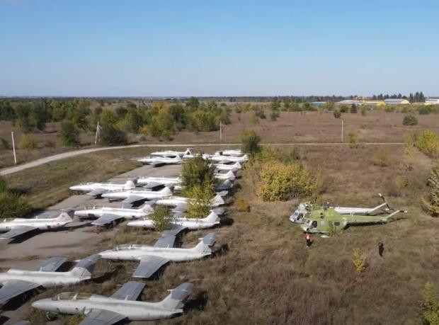 У мережі показали кладовище літаків і вертольотів під Запоріжжям
