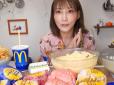 У неї влізли 62 гамбургери підряд! Японка з унікальним шлунком стала зіркою YouTube (відео)