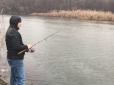 Звір, а не риба: Рибалка з Дніпропетровщини спіймав велетенську щуку-