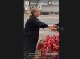 Привітала із Днем бабусь: Тимошенко на шпильках та без маски купила на ринку кошик яблук (відео)