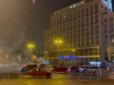 Гоп-компанія повеселилась на славу: Розбишаки в трусах стріляли з феєрверків на проїжджій частині у центрі Києва