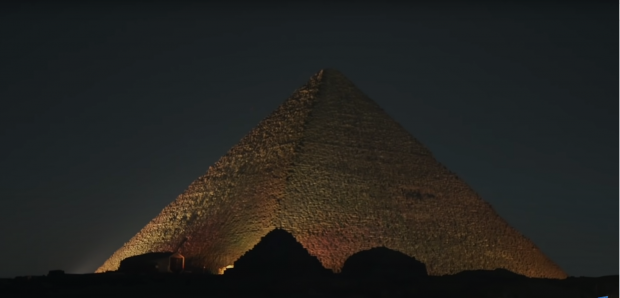 Світло-звукове шоу і штраф за підйом: факти про єгипетські піраміди, які ви навряд чи знали раніше (відео)