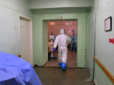 Тіло залишили в коридорі та обходили стороною: У лікарні Тернополя помер чоловік, який не встиг дійти до лікаря