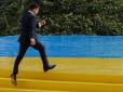 Як повернути собі трохи рейтингу: Президент Зеленський пообіцяв по 1000 гривень усім щепленим українцям