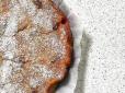 Впорається навіть недосвідчена господиня: Рецепт ароматного сливового пирога від Катерини Пєскової