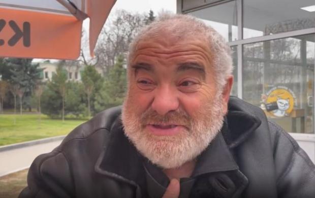 У Харкові бездомний дідусь став зіркою соцмереж, записавши зворушливе відео