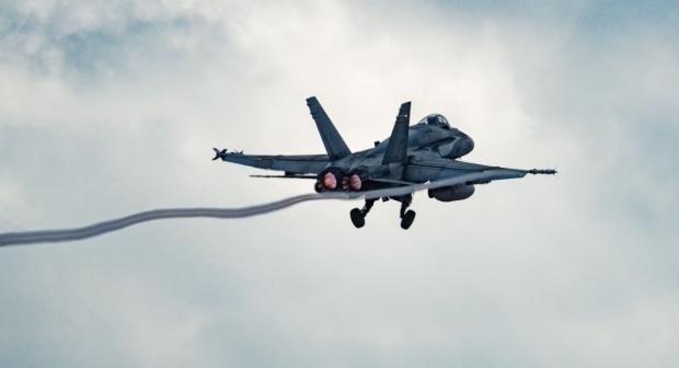 Канадський винищувач CF-18 Hornet із наряду сил "повітряної поліції" НАТО в Румунії